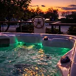 Luxury Floating Sea House Star Line - With Jacuzzi - Marina *