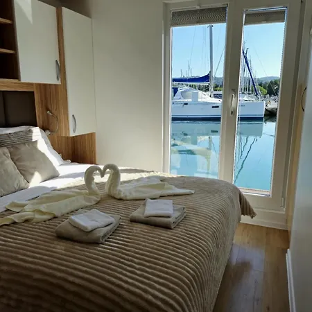 Luxury Floating Sea House Star Line - With Jacuzzi - Marina