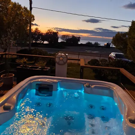 Luxury Floating Sea House Star Line - With Jacuzzi - Marina 보트호텔