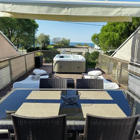 보트호텔 Luxury Floating Sea House Star Line - With Jacuzzi - Marina