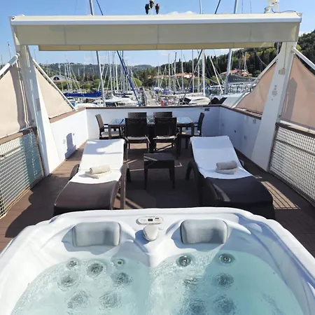 Luxury Floating Sea House Star Line - With Jacuzzi - Marina *