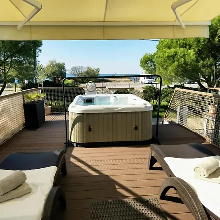 Luxury Floating Sea House Star Line - With Jacuzzi - Marina 보트호텔 *