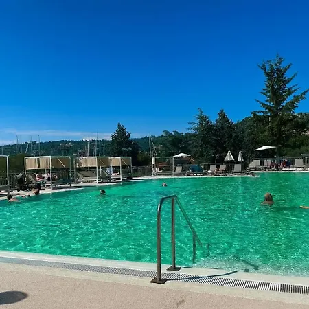 Luxury Floating Sea House Star Line - With Jacuzzi - Marina Úszó hotel *