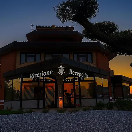 Úszó hotel Luxury Floating Sea House Star Line - With Jacuzzi - Marina