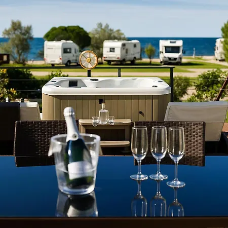 Luxury Floating Sea House Star Line - With Jacuzzi - Marina Úszó hotel *