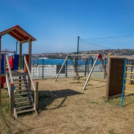 Botel Luxury Floating Sea House Star Line - With Jacuzzi - Marina
