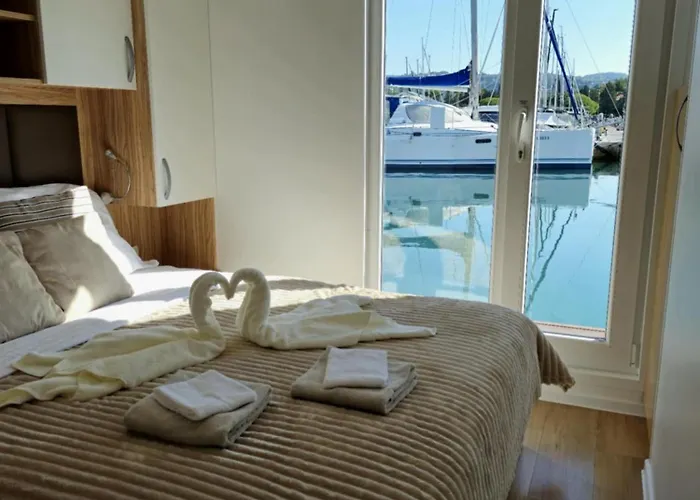 Luxury Floating Sea House Star Line - With Jacuzzi - Marina