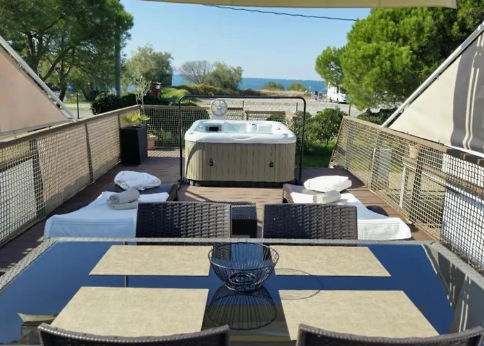 Båthotell Luxury Floating Sea House Star Line - With Jacuzzi - Marina