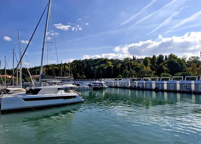 Luxury Floating Sea House Star Line - With Jacuzzi - Marina Båthotell Portorož