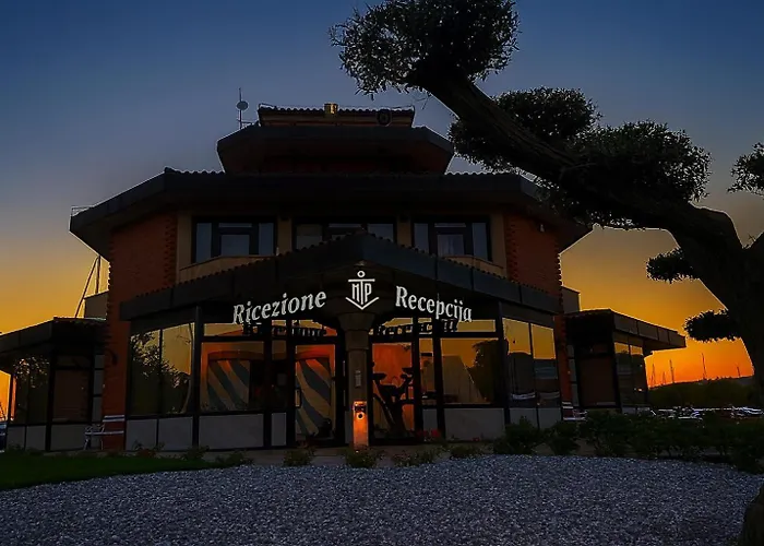 Båthotell Luxury Floating Sea House Star Line - With Jacuzzi - Marina