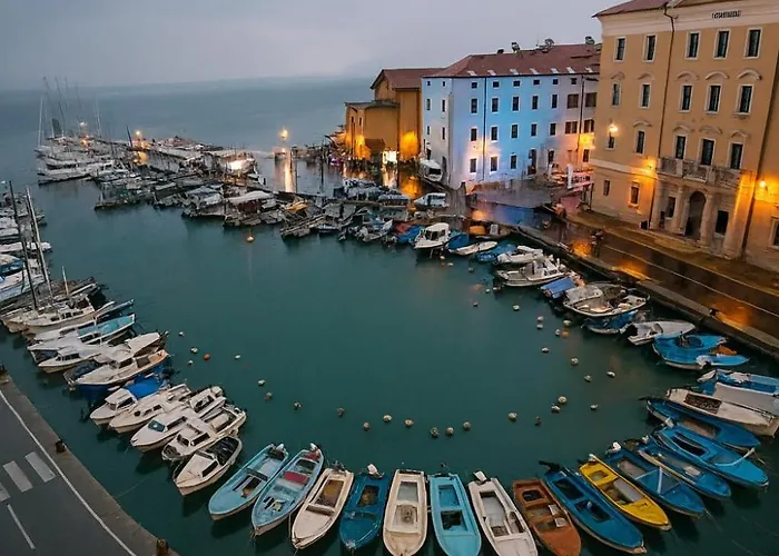 Båthotell Luxury Floating Sea House Star Line - With Jacuzzi - Marina *