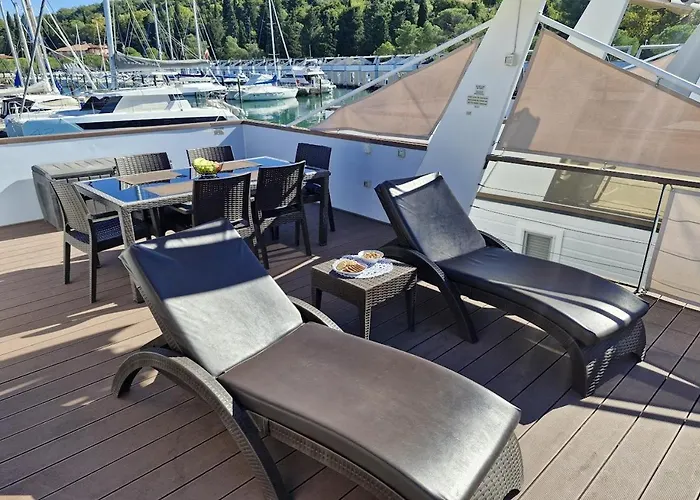 Båthotell Luxury Floating Sea House Star Line - With Jacuzzi - Marina